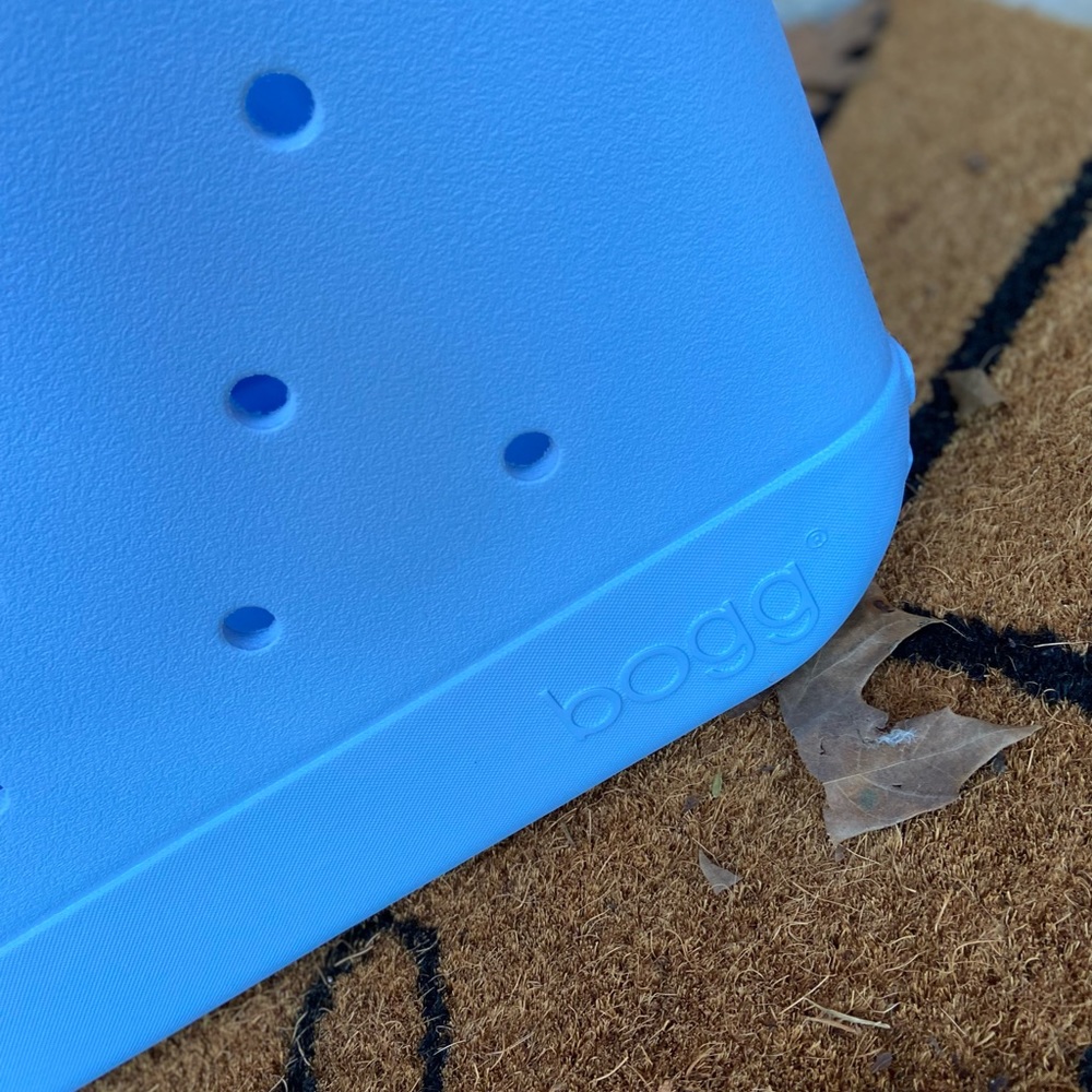 ..MAKE AN OFFER…
Baby Small Bogg Bag Tote/Carolina Light Blue. New Original tote - Picture 4 of 6
